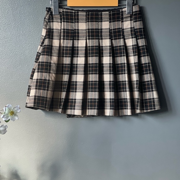 ZARA Box Pleat Wrap Skirt - Picture 3 of 6